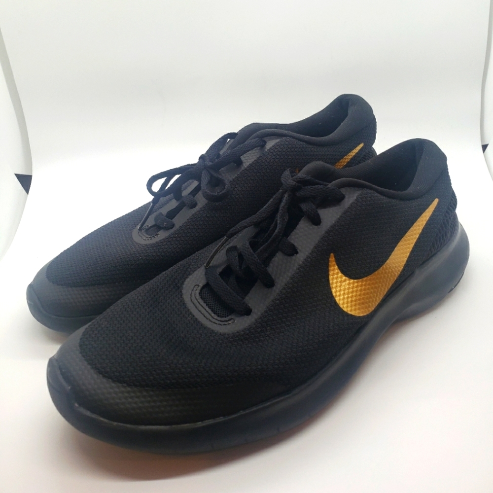 Womens Nike Flex Experience Size 9